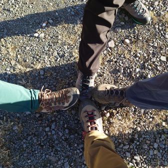 靴を新調した山友さんの靴を踏みぎみで🥾✨
まだこの時点では、激急登と激下りとは知らない4人