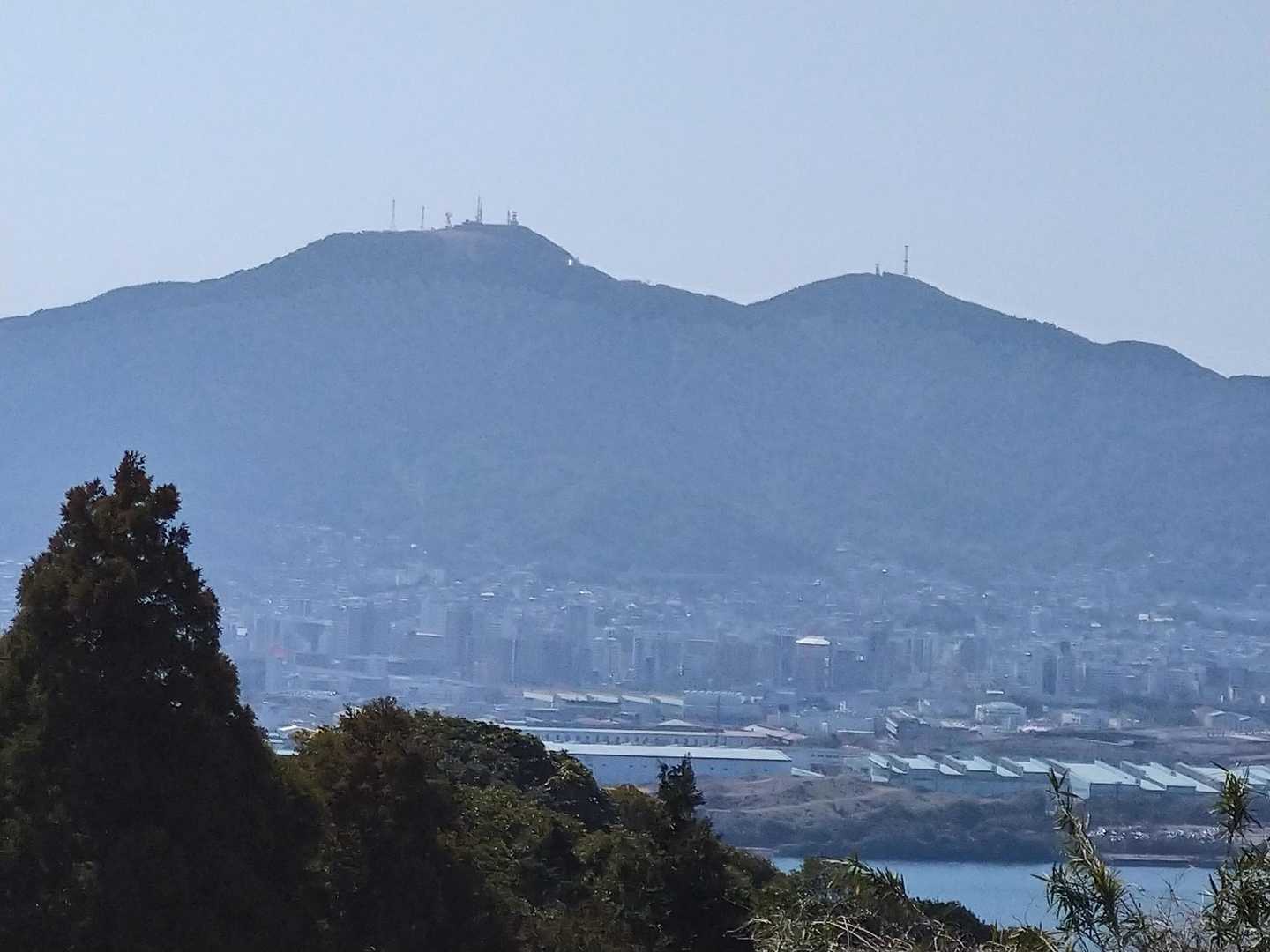 皿倉山と帆柱山眺望良し👍