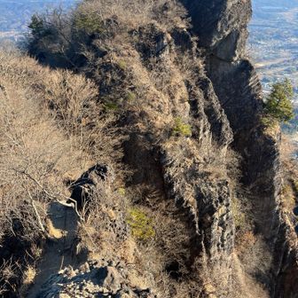 登り切れたー😂
振り返って、手前背びれ岩と、奥が玉岩