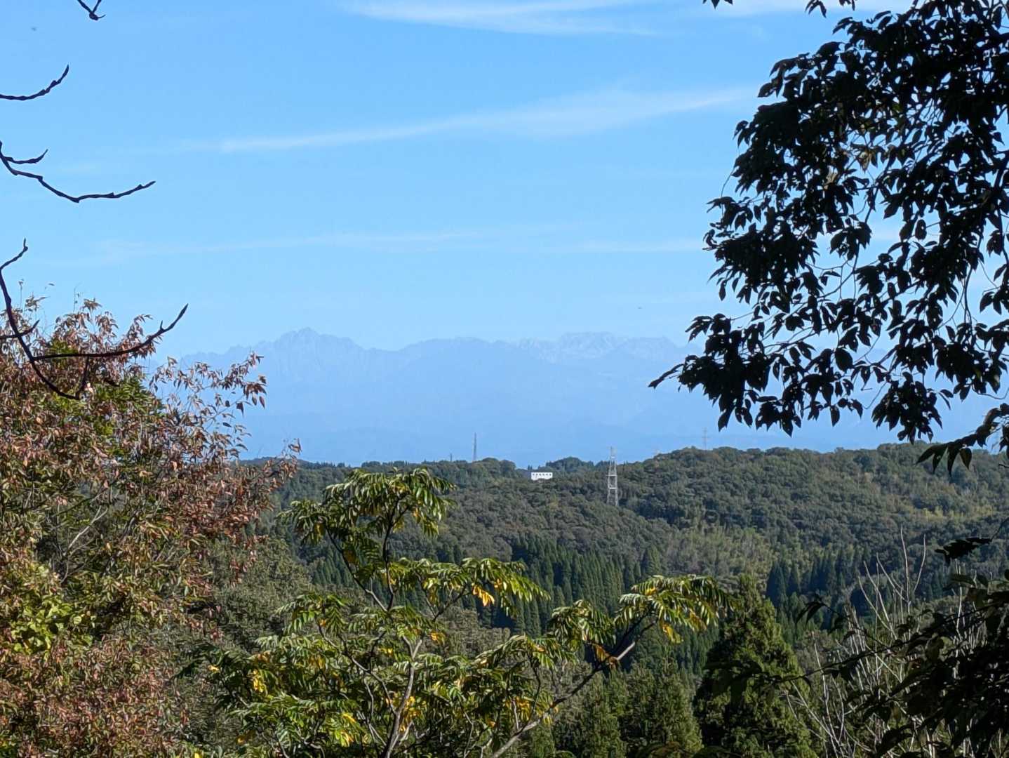 立山連峰ボンヤリ見えてます。