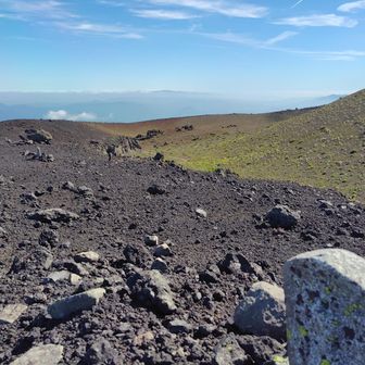火山礫のザレ場歩きも慣れました