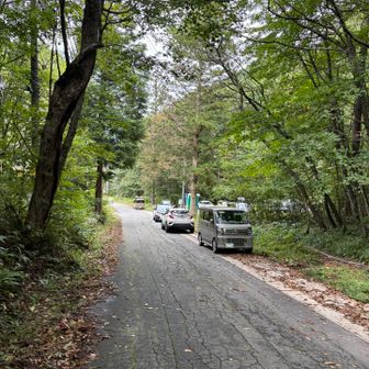 ゴール。
路肩まで車出てるとはさすがシルバーウィーク。少し離れた所に臨時駐車場もあるらしい。