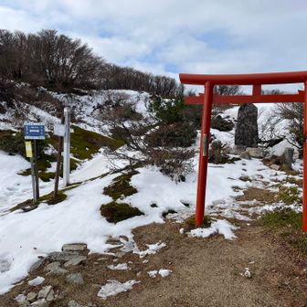 稜線歩きは風が冷たい
無事　下山出来ますよ〜に