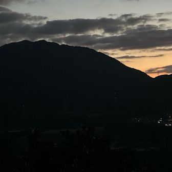 宝満山の山頂や中宮にライトの明かりが見えてました