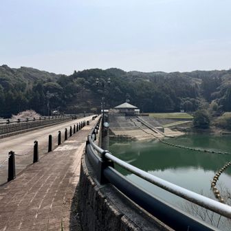 再びダムを渡って駐車場へ。
今日も素晴らしい山を堪能できました！