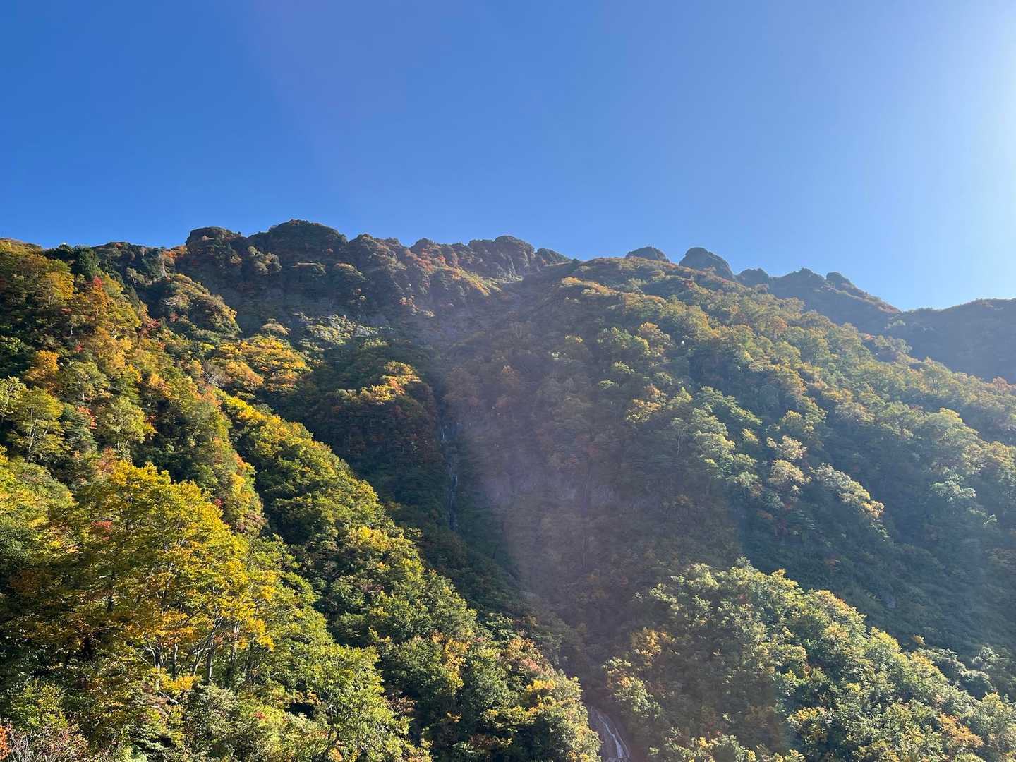 八ツ峰のギザギザが見えます