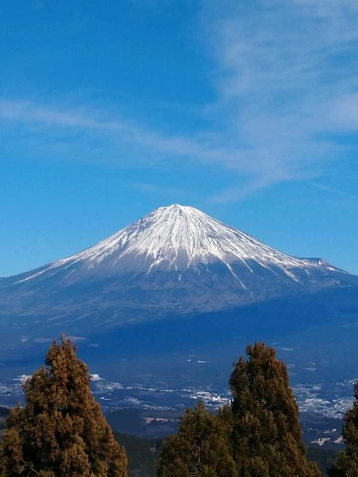 そんな公園チックな山頂ですが、富士山の眺めは見事です。