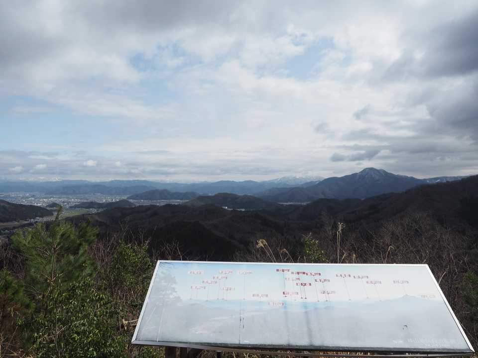眺望の良い山頂、さてここから先は未踏です