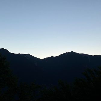 早川尾根
左の高嶺の方が地蔵岳より高い
