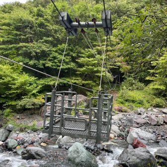 体験重視であえてゴンドラを使ったが、めちゃくちゃ疲れるし時間かかるので橋で良い。