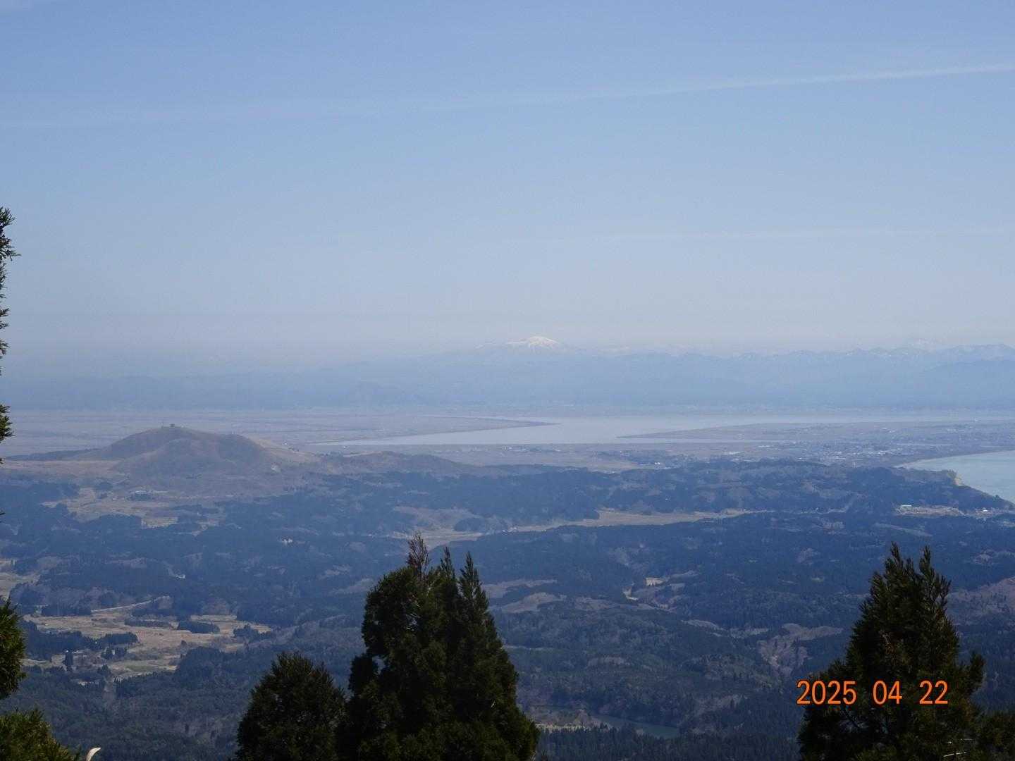モヤッとしてますが、、、
左手に「寒風山」