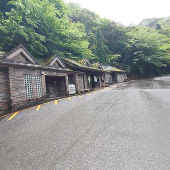 休憩所に更衣室、トイレ、目の前にバス停ありました☝️

急遽の宿泊は、屋久島山荘さんの宴会場に停めていただく事になりました🙏✨
楽しかった屋久島縦走、明日も楽しい屋久島の海を堪能出来そう⛱️✨
ここからオマケ