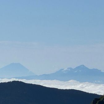 遠く富士山と南アルプスまで見える。