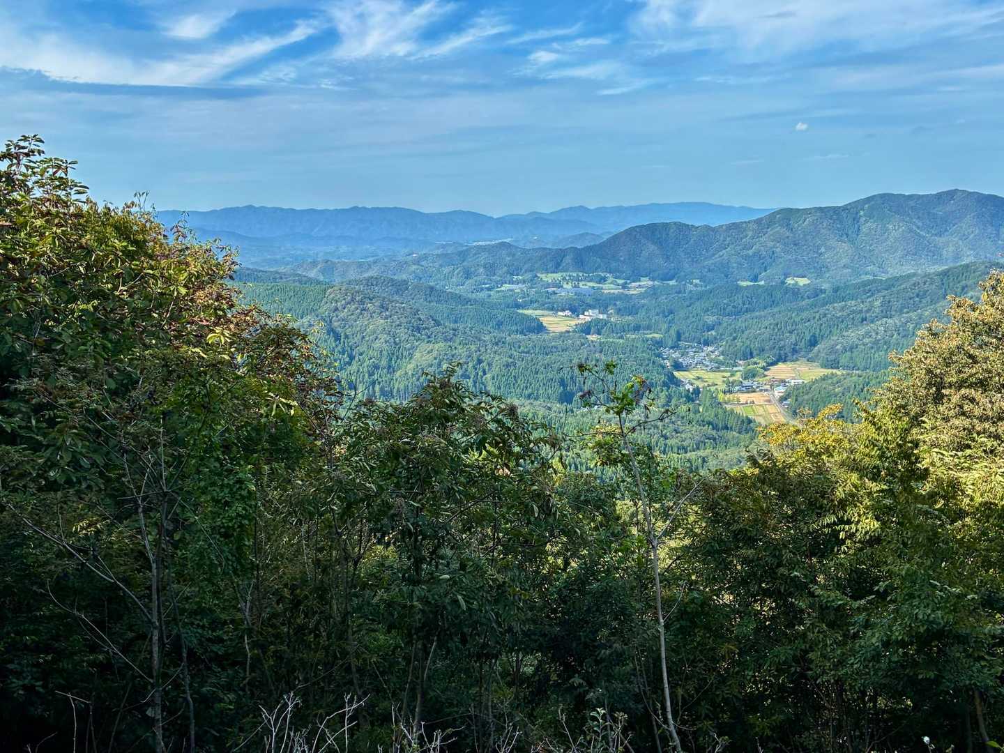 右側に鬼ヶ岳
奥に六所山や、越知山