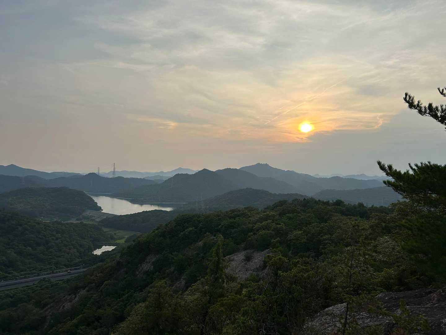 権現湖が見える