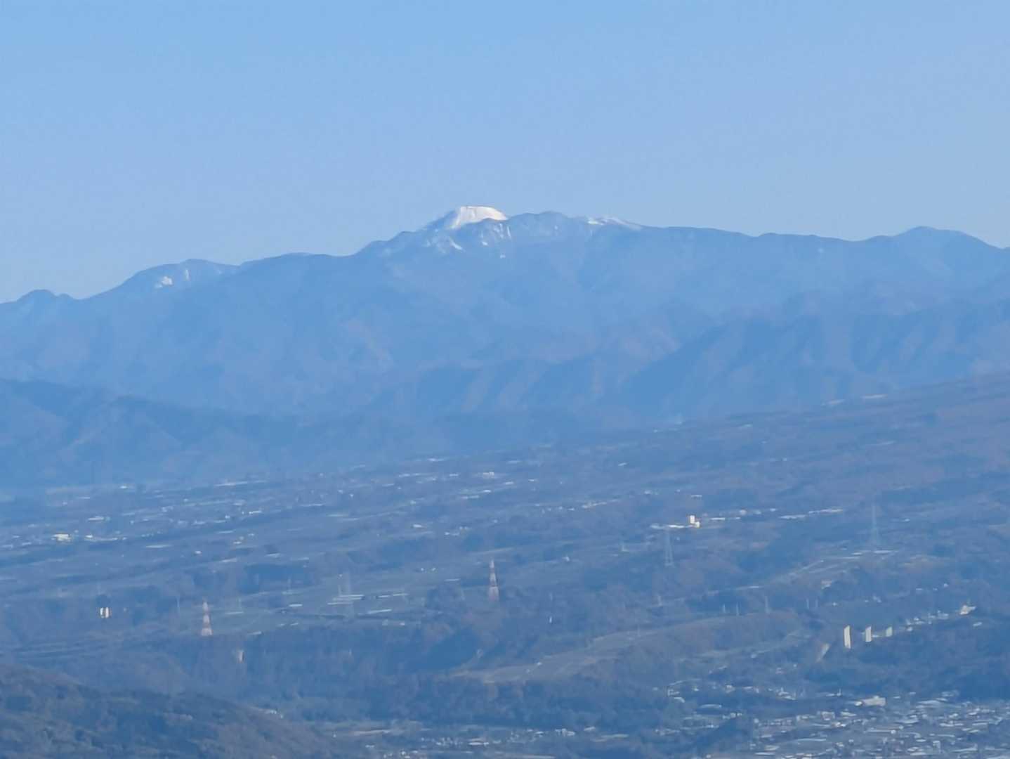 日光白根山の
白く輝く姿よ！