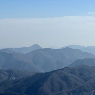 ぴょこんと飛び出た鬼ヶ城山。行ってみたい。
