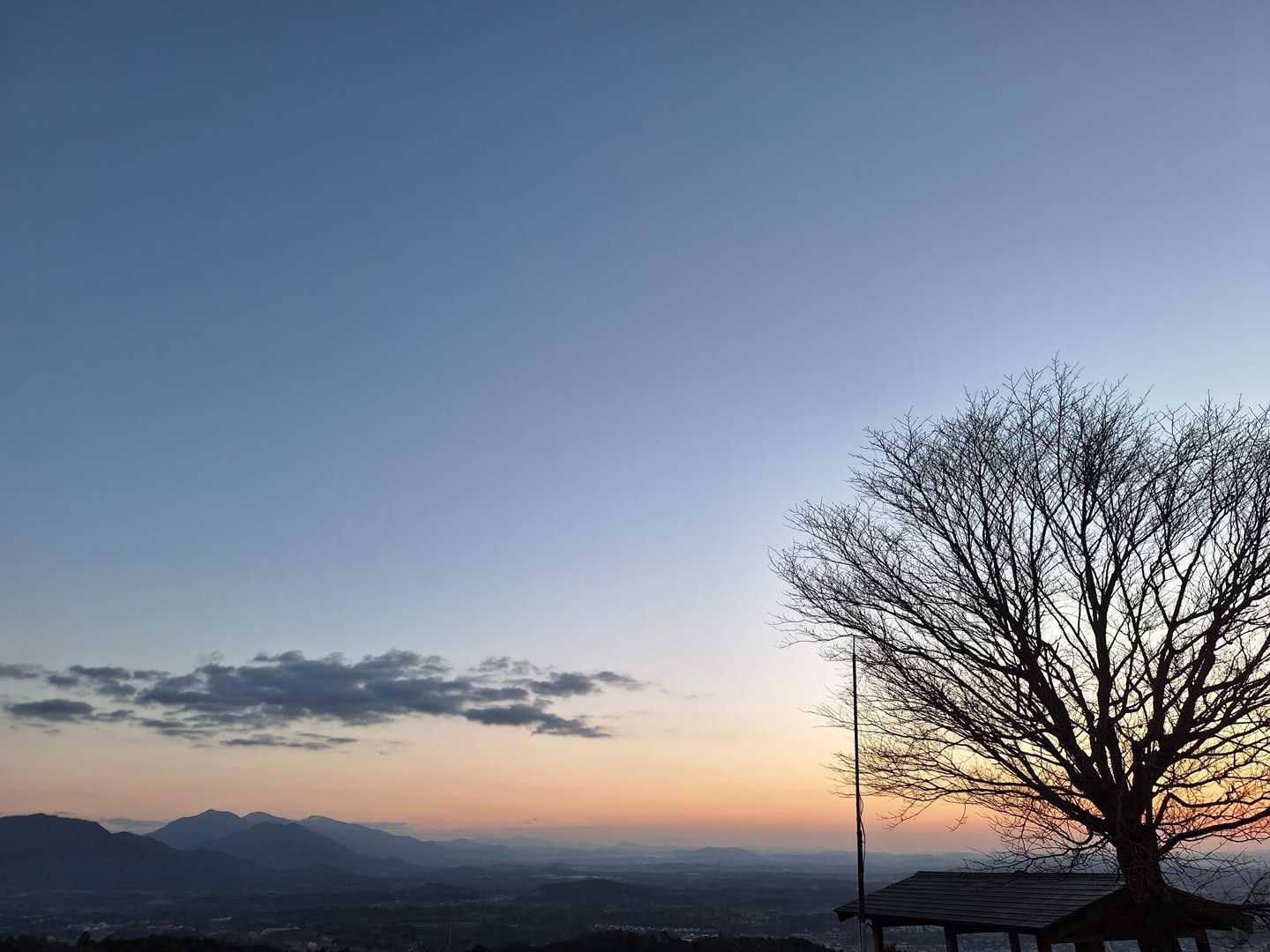 いつもの那岐山系
今年は那岐山からの日の出も、ぜひ見たいなぁー

な？ええ景色じゃろ。また来ようなぁ。