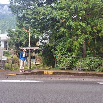 最後は馬越峠の向かいの道路に出る