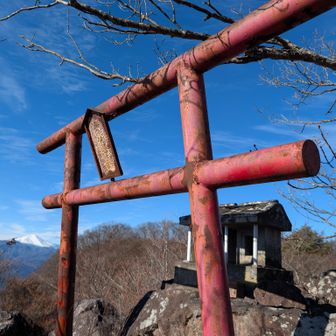 天狗山のお社。ここで無事を祈願😊