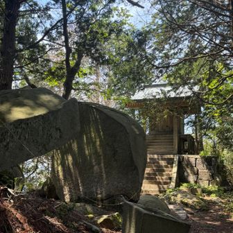 巨岩があちこちに🪨

※修験道とは山に入って感じたことを考える哲学。頭ではなく体で感じることに全集中。