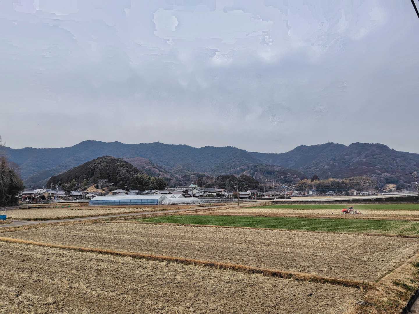 歩いた縦走路を眺めて下山