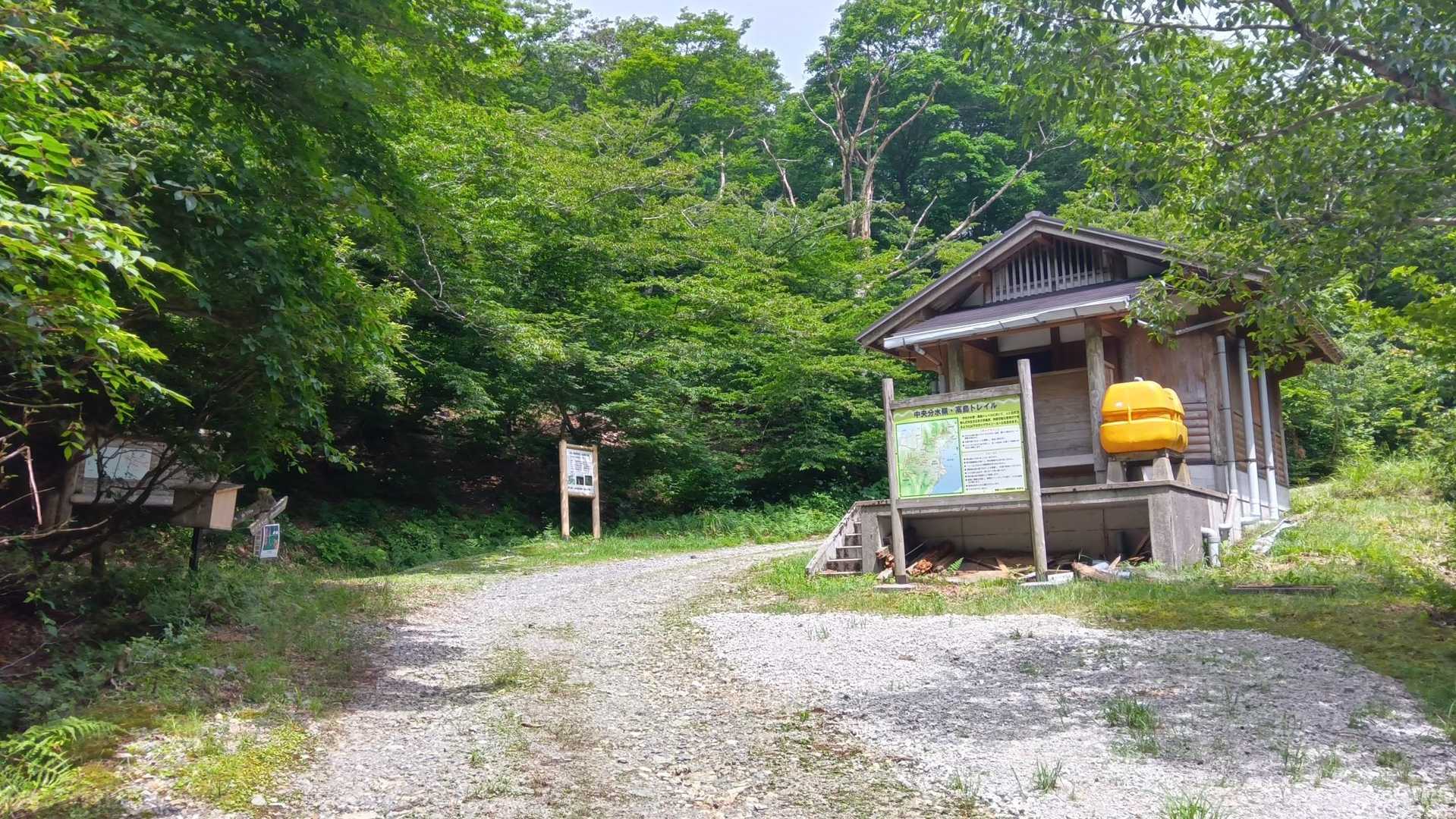 赤坂山登山口(右は🚻)