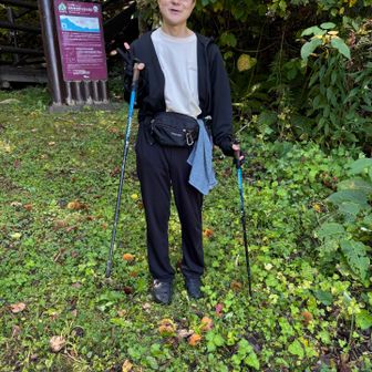 旦那も私も栗に夢中(笑)

違う登山口に降りたので湖畔を歩いて帰ります