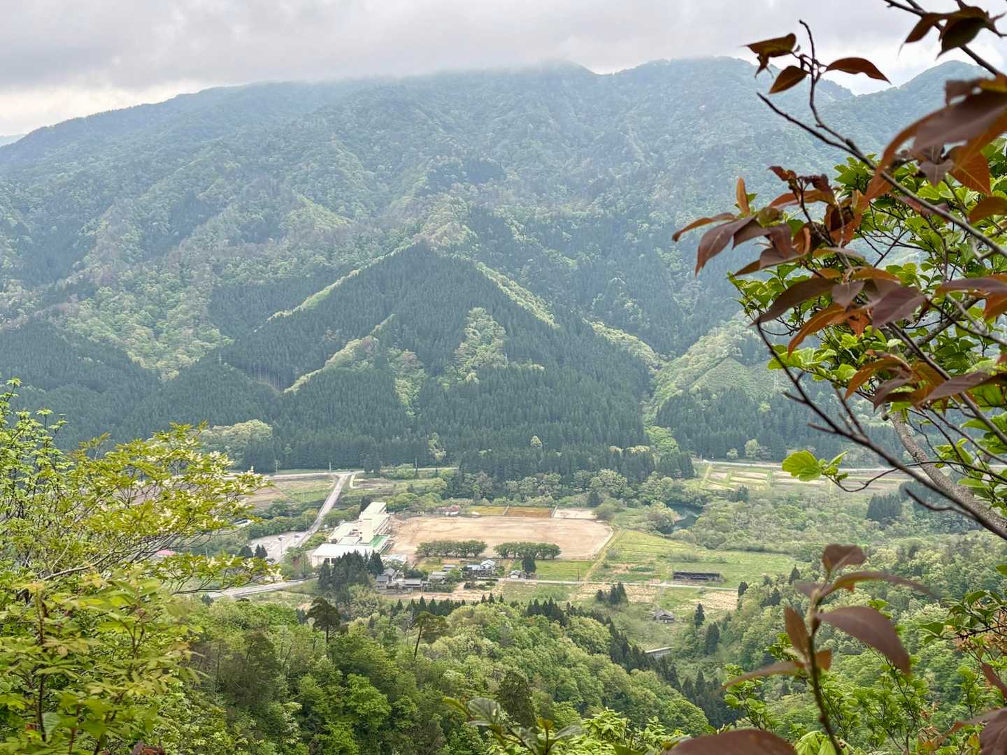 胎内市黒川中学校と教えてもらう。
