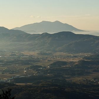 雨巻山展望台からの加波山と筑波山