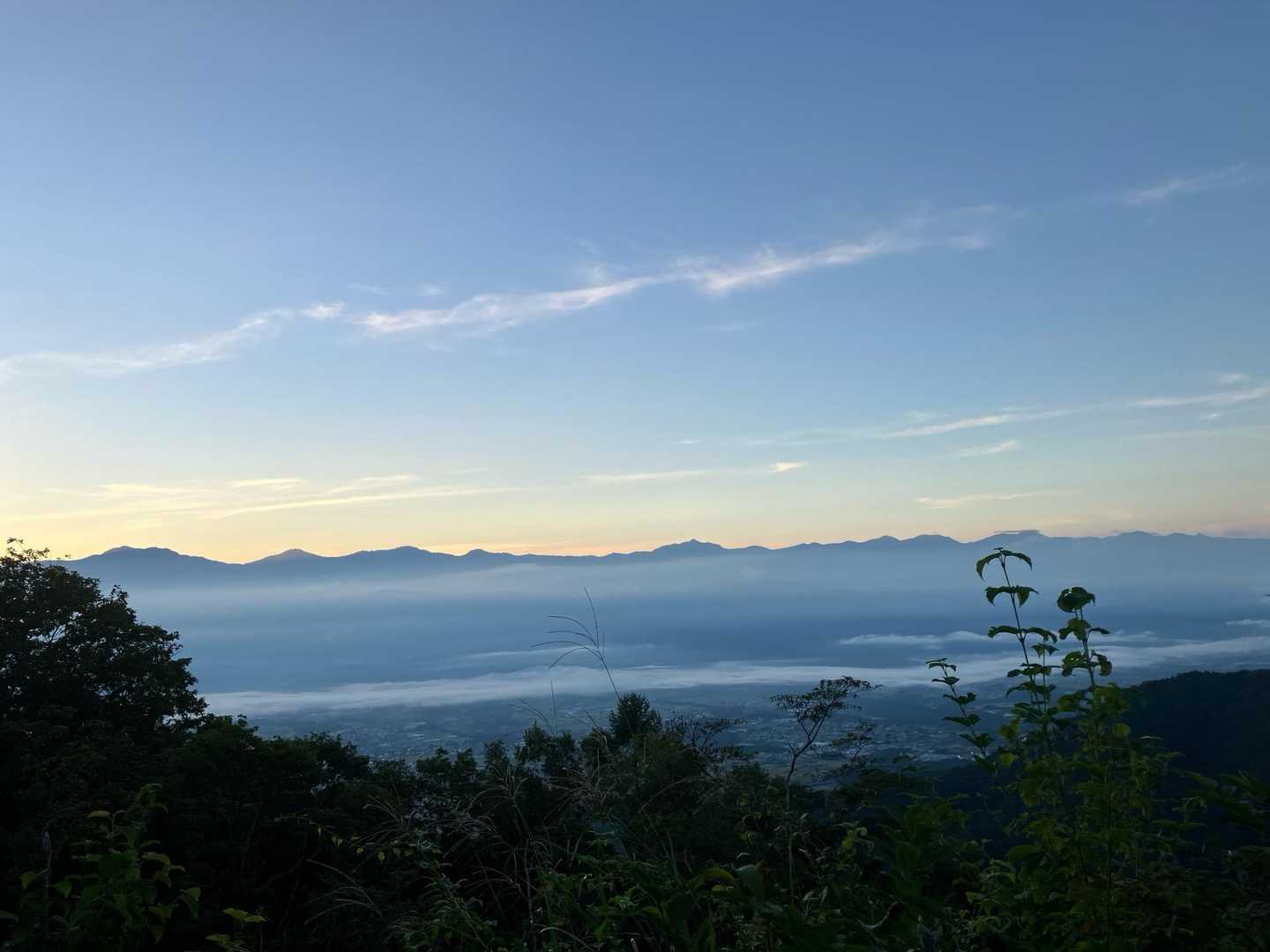 空木岳往復 | 長い樹林帯や峻険な岩場を越えて、巨岩・駒石が鎮座する白亜の稜線への写真