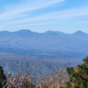 子ノ口側の登山道に少し下って見ると📷️南北八甲田連峰もバッチリ🤎