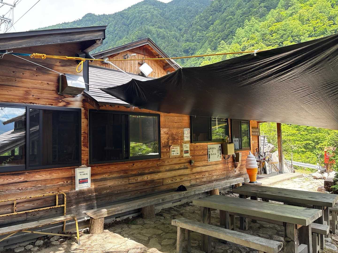中房温泉にお昼に到着。登山開始です。