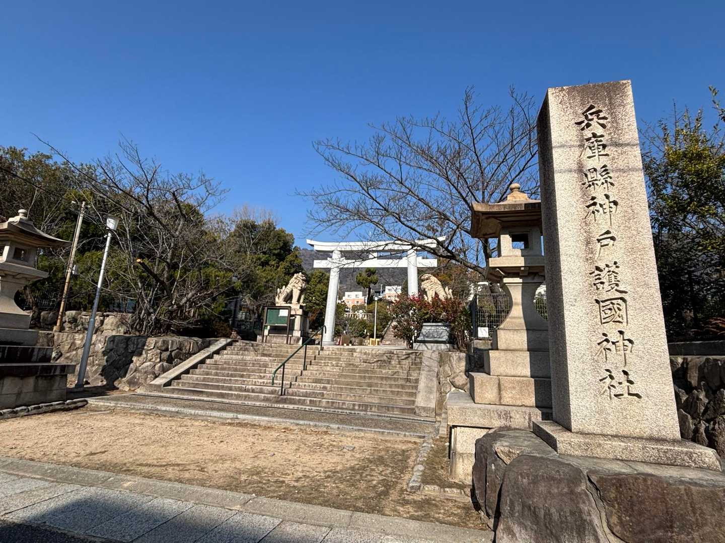「兵庫県神戸護國神社」ここの角を曲がりました🙂