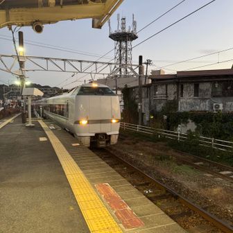 翌朝

始発に乗るためまた特急料金を。WESTERを使いこなして700円。でもコスパ悪すぎる（涙）