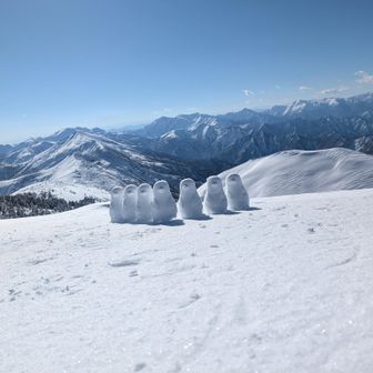 山頂で雪だるま量産されていました