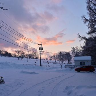 菅平牧場の料金所駐車場からスタート🚶準備しようとしたら、ゲイターを忘れる失態に気付きましたorzヤバそうだったら途中で引き返そうと思いましたが、結果的にはラッセル含め問題なく歩き通せました😅