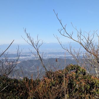 堂平山・笠山（乳房山）・大霧山 赤城方面
群馬や足利からはこの秩父方面の山が見える
つまり足利はあのへんだ