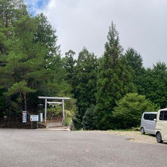 ぶじgezaーnnしました

(登り途中で右大腿四頭筋が攣りそうになった.早目に68飲んでおく.山行には問題無し…。と思いきや帰り「道の駅」で休憩時に車の中で行儀悪い格好しようとしたら. 思いきり攣ってしまった)