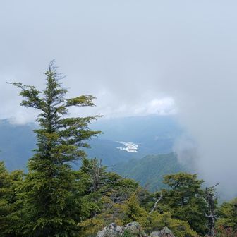 川上村がうっすらと