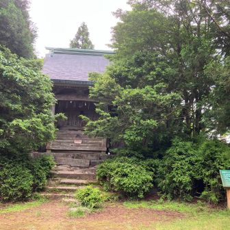 参道を下ります
産霊神社（むすびじんじゃ）⛩️ 🙏
しばらく ツゲの木の キンカメちゃんを探しましたが、いませんでした😊