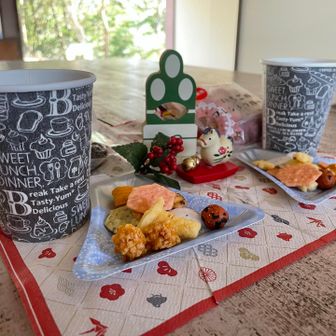 山頂の山小屋で気を取り直してコーヒータイム、ちょっとだけ正月気分🎍