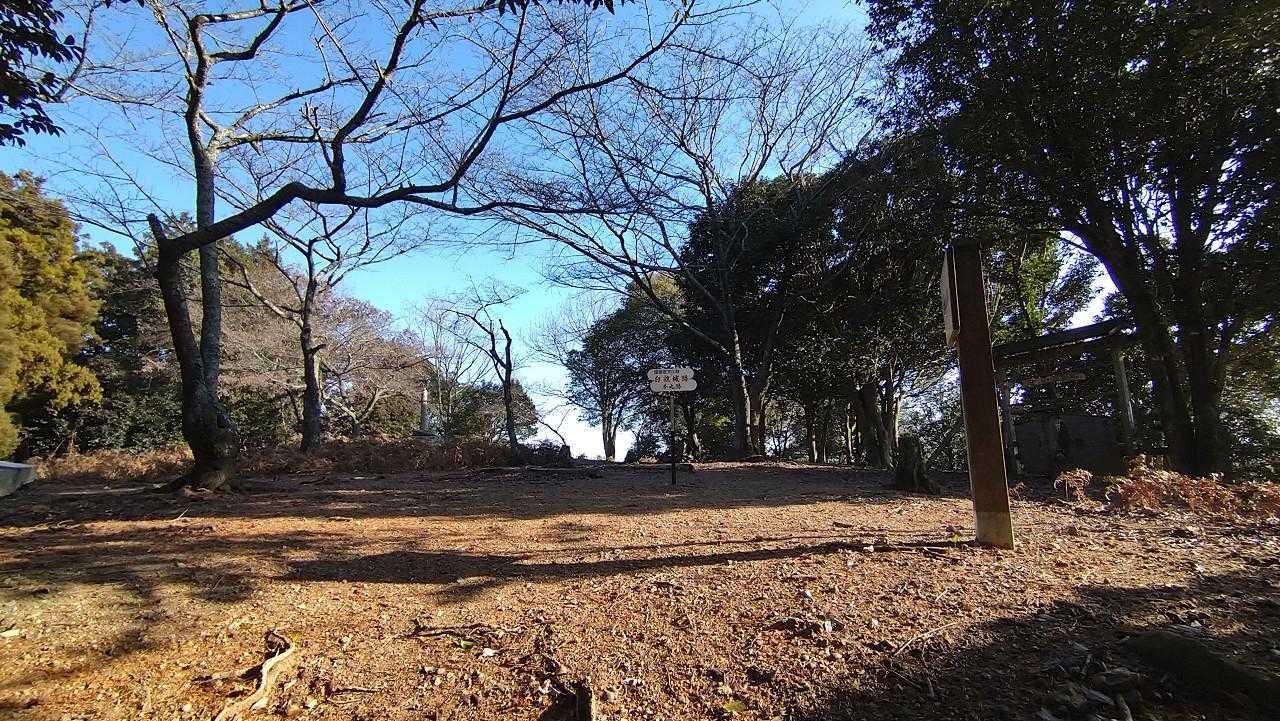 山頂の本丸跡