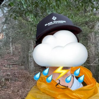 ここで雷雨に追いつかれてツェルトを被ることに。オレンジてるてる坊主に変身です