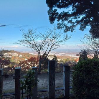 三田盆地が見えます
ここから登山口かな