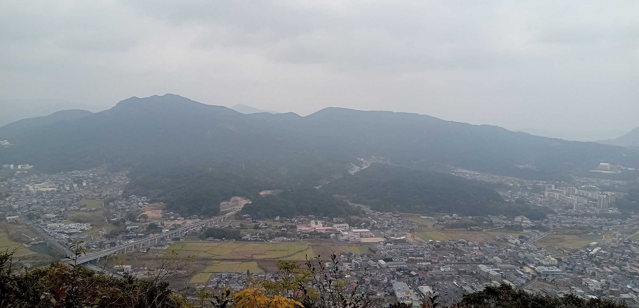弓張岳や将冠岳の山並みも一望できます🤩ｲｲﾈ♪
そう言えばまだ登ってないな…🤔ｲｶﾝﾊﾞ