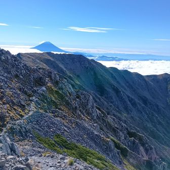 南東方向
左端・農鳥岳山頂