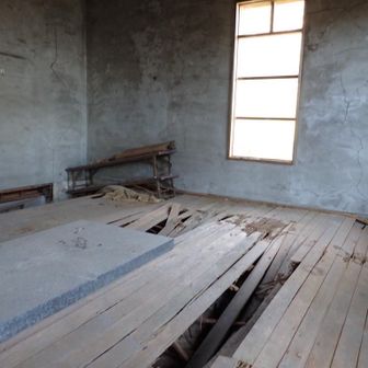 長い年月、床が一部崩れていますが雨漏りもなく作りは良いです。