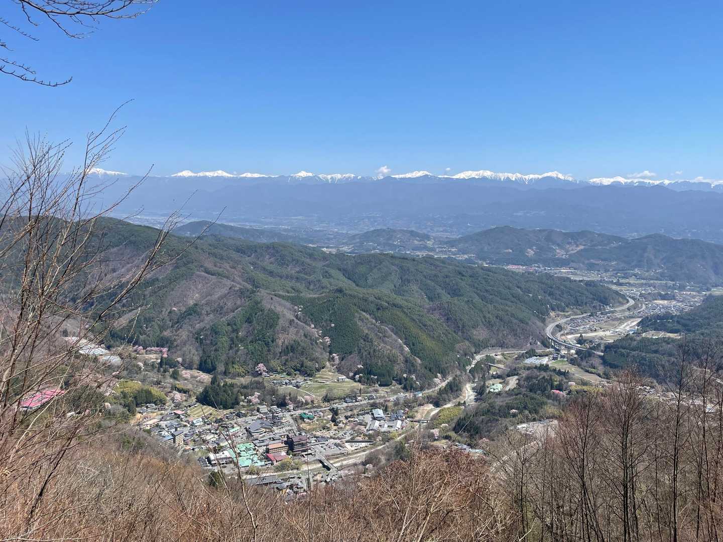 展望台から南アルプス、昼神温泉、阿智のまち