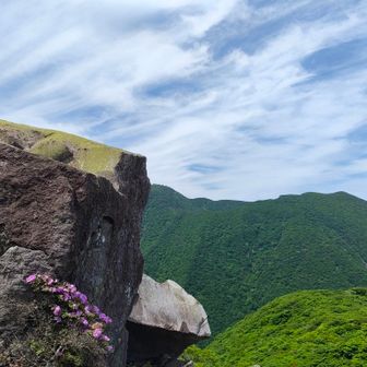 天狗岩直下から北大船山